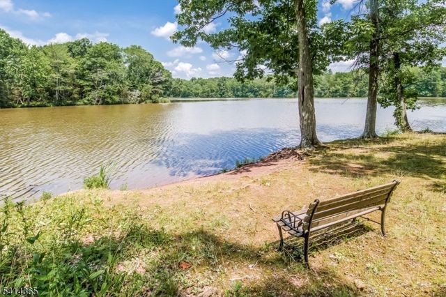 903 Springhouse Dr, Readington Twp., NJ 08889