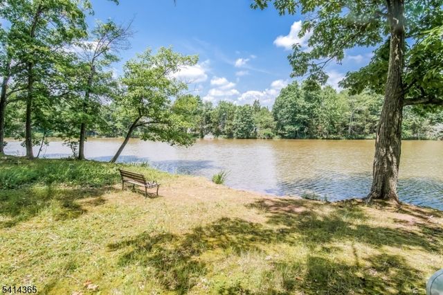 903 Springhouse Dr, Readington Twp., NJ 08889