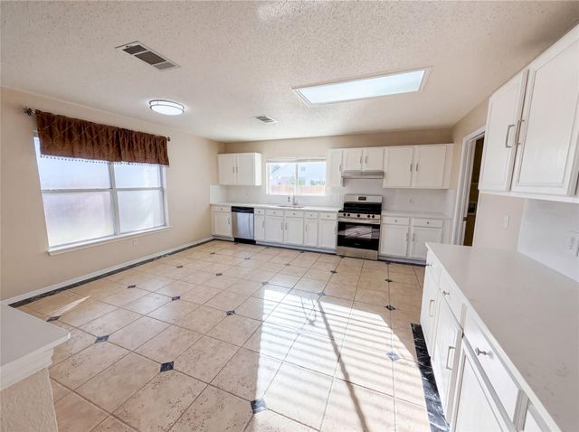 2727 High Point DR, Round Rock, TX 78664