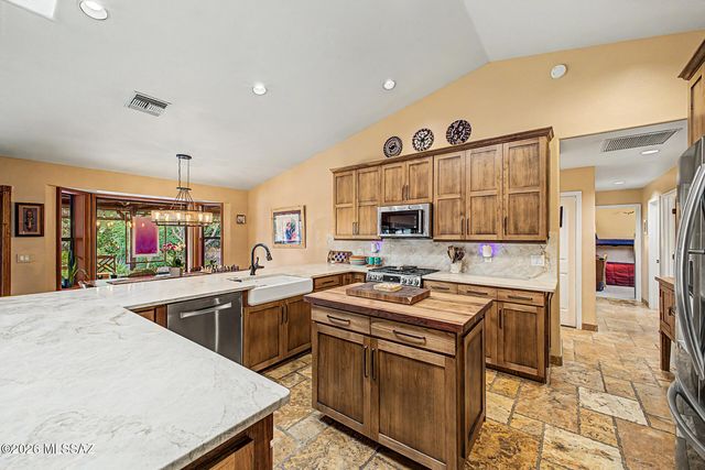 8831 N Rasmussen Avenue, Tucson, AZ 85742