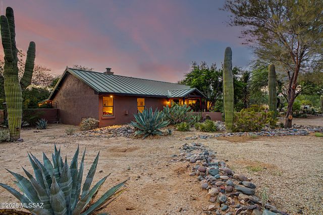 8831 N Rasmussen Avenue, Tucson, AZ 85742
