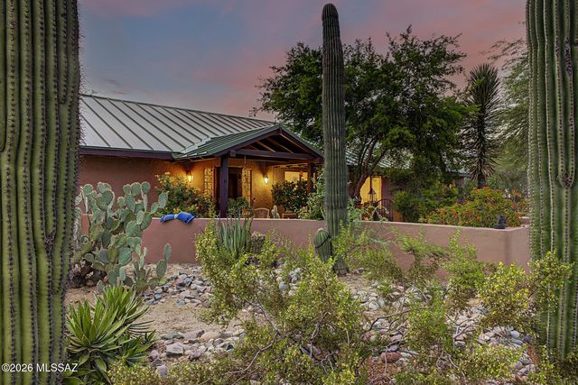 8831 N Rasmussen Avenue, Tucson, AZ 85742