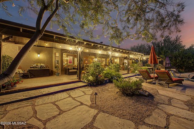 8831 N Rasmussen Avenue, Tucson, AZ 85742