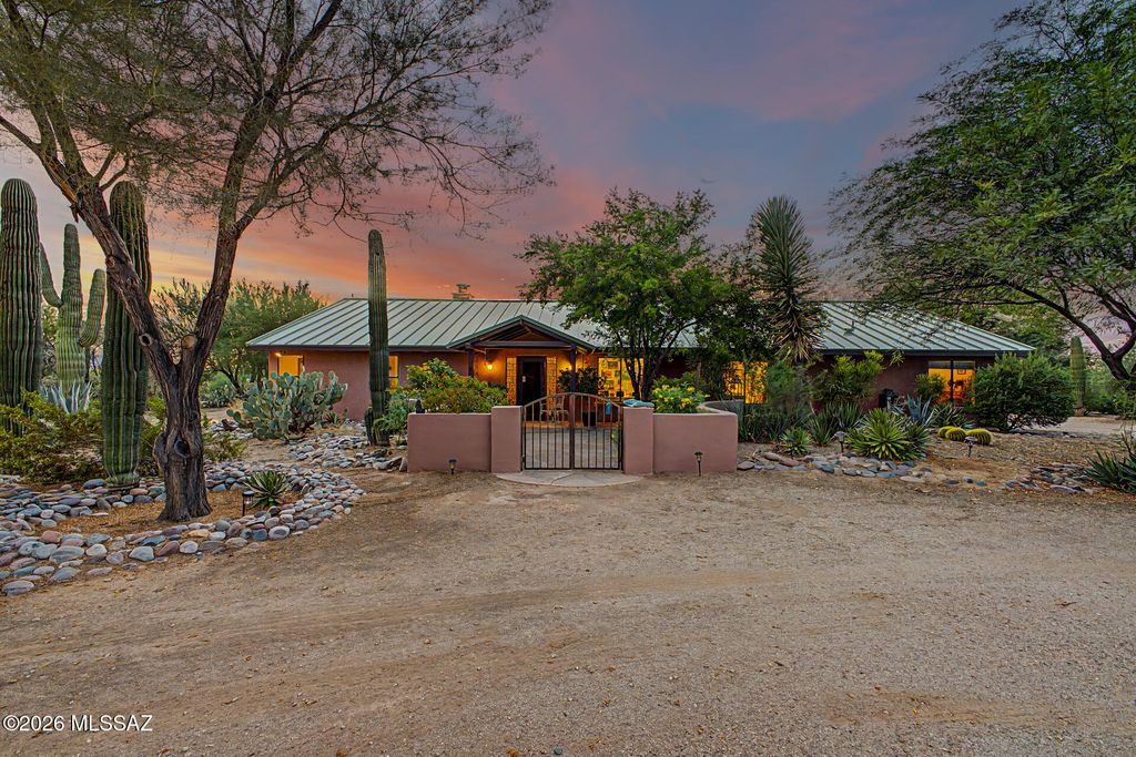 8831 N Rasmussen Avenue, Tucson, AZ 85742