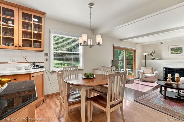 41827 Ridge Road E, Novi, MI 48375