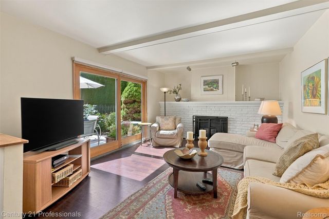 41827 Ridge Road E, Novi, MI 48375