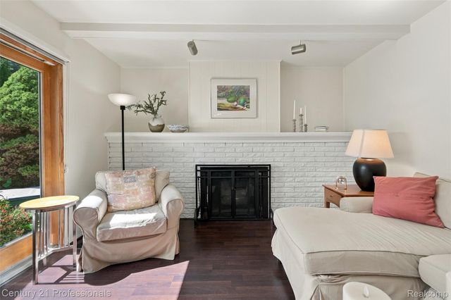 41827 Ridge Road E, Novi, MI 48375