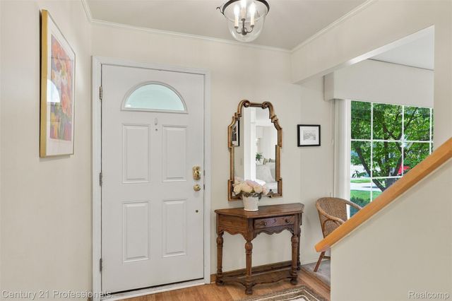 41827 Ridge Road E, Novi, MI 48375