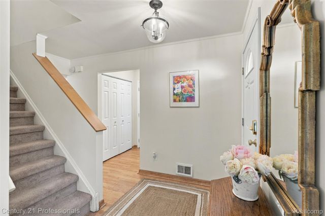 41827 Ridge Road E, Novi, MI 48375