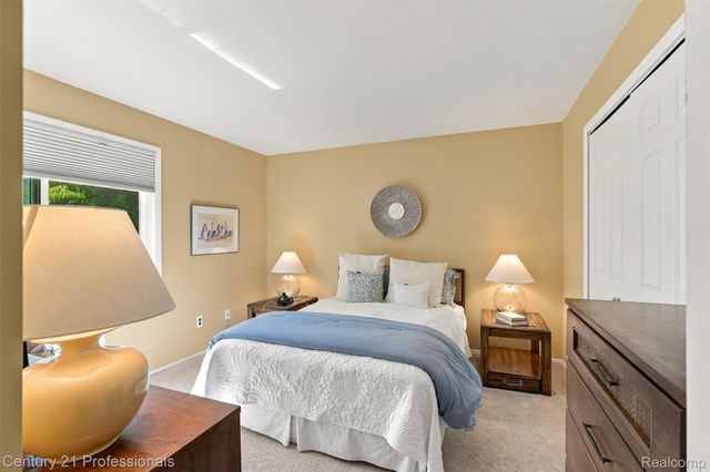 41827 Ridge Road E, Novi, MI 48375