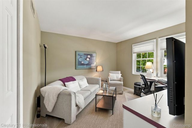 41827 Ridge Road E, Novi, MI 48375