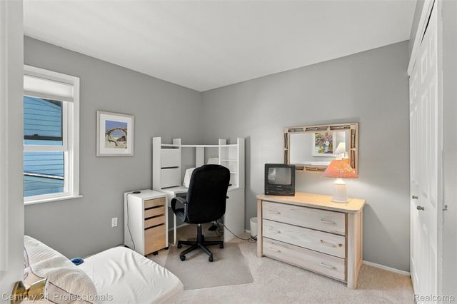 41827 Ridge Road E, Novi, MI 48375