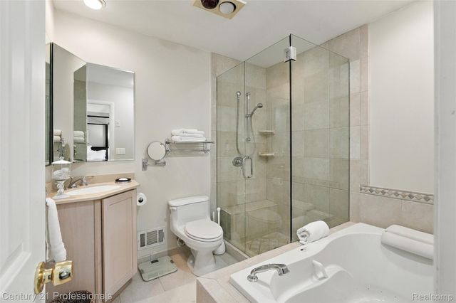41827 Ridge Road E, Novi, MI 48375