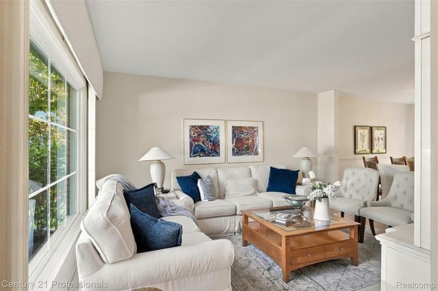 41827 Ridge Road E, Novi, MI 48375