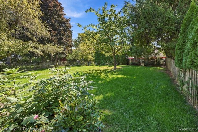 41827 Ridge Road E, Novi, MI 48375