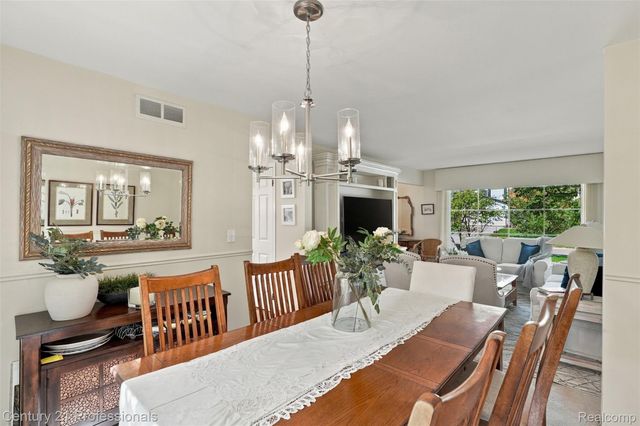 41827 Ridge Road E, Novi, MI 48375