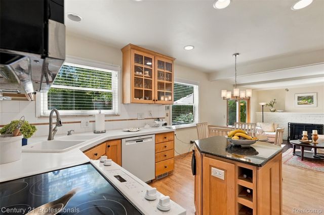 41827 Ridge Road E, Novi, MI 48375