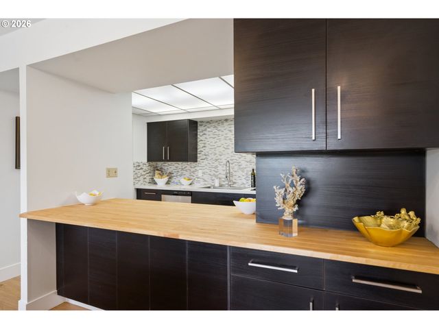 2211 Sw 1ST Ave 303, Portland, OR 97201