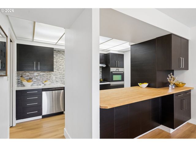 2211 Sw 1ST Ave 303, Portland, OR 97201