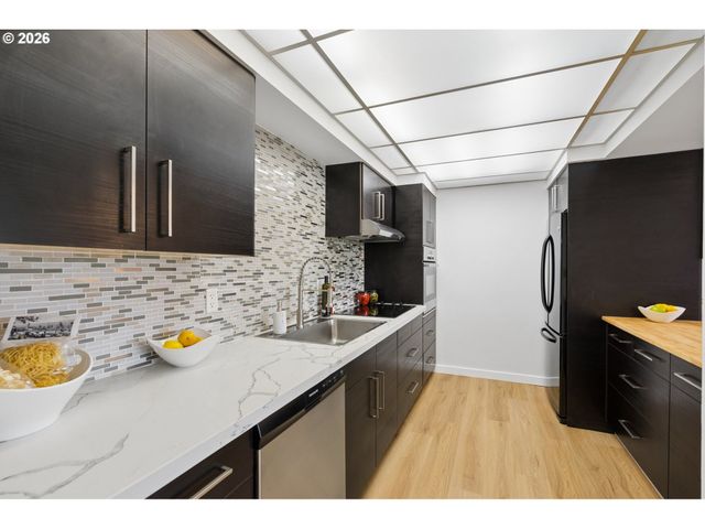 2211 Sw 1ST Ave 303, Portland, OR 97201