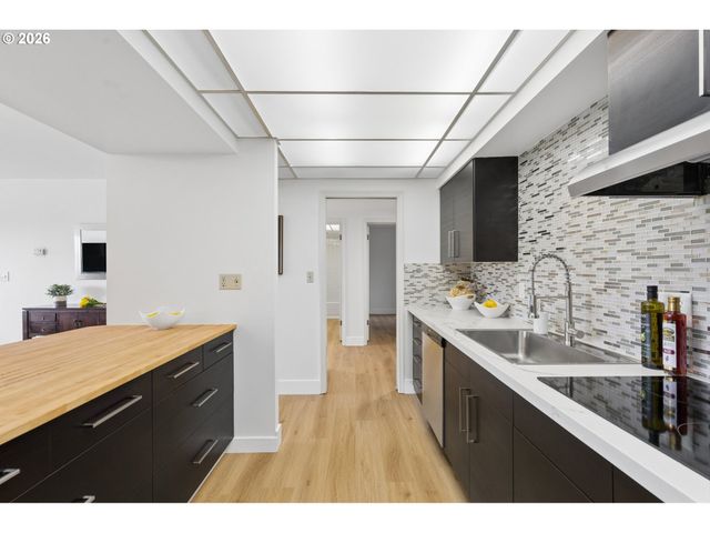 2211 Sw 1ST Ave 303, Portland, OR 97201