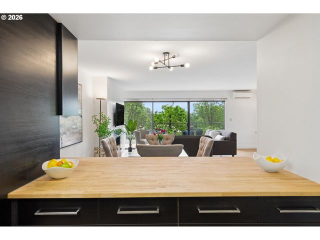 2211 Sw 1ST Ave 303, Portland, OR 97201