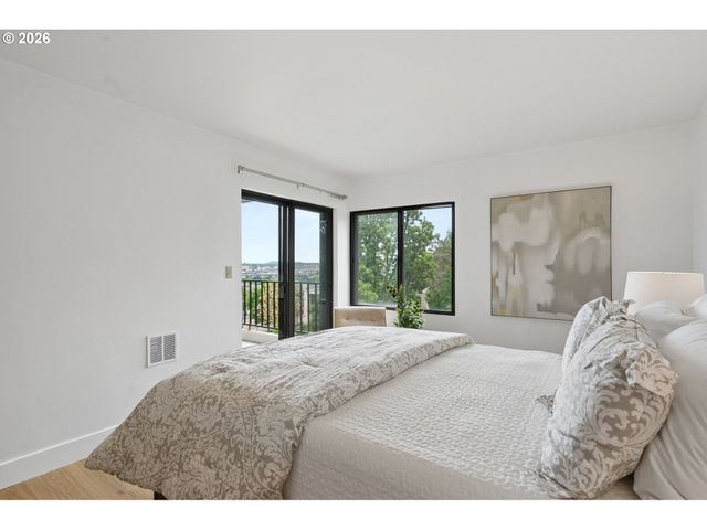 2211 Sw 1ST Ave 303, Portland, OR 97201