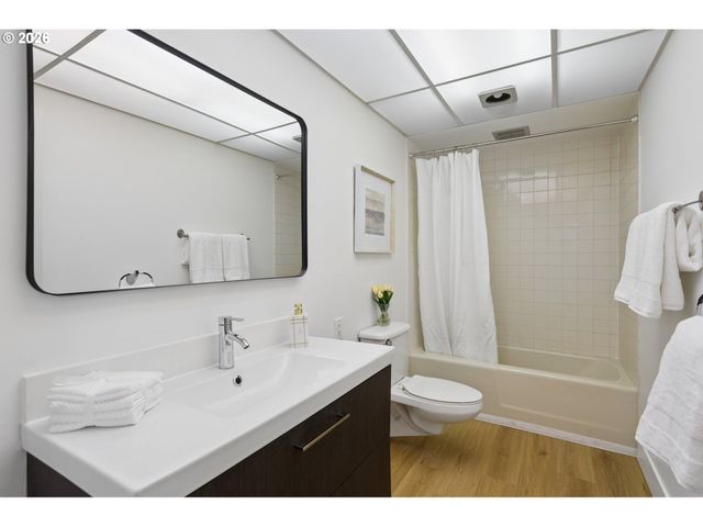 2211 Sw 1ST Ave 303, Portland, OR 97201