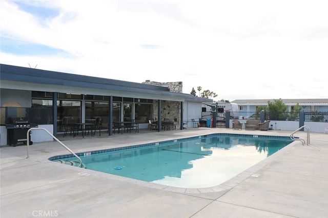 432 S Harbor 135, Santa Ana, CA 92704