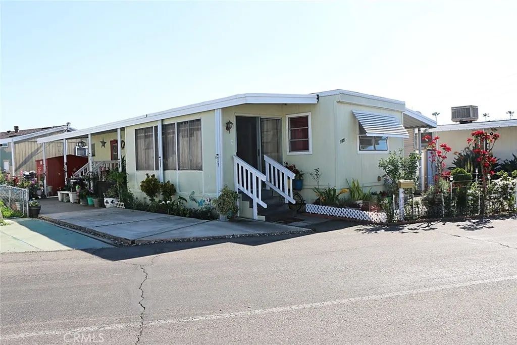 432 S Harbor 135, Santa Ana, CA 92704