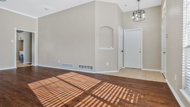 527 Alameda Avenue, Duncanville, TX 75137