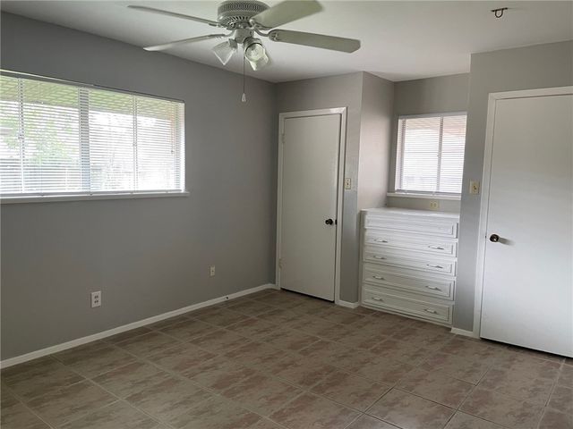 417 Montclair Dr, Corpus Christi, TX 78412