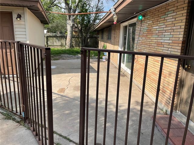 417 Montclair Dr, Corpus Christi, TX 78412