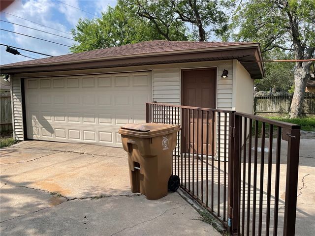 417 Montclair Dr, Corpus Christi, TX 78412