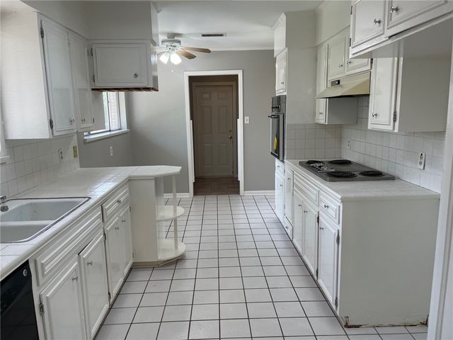 417 Montclair Dr, Corpus Christi, TX 78412