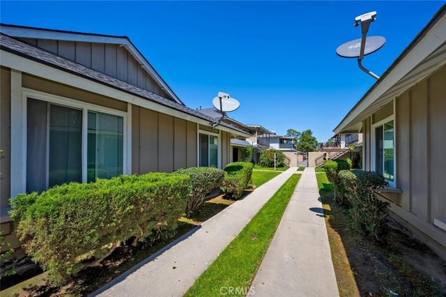 2613 W Aurora 2, Santa Ana, CA 92704