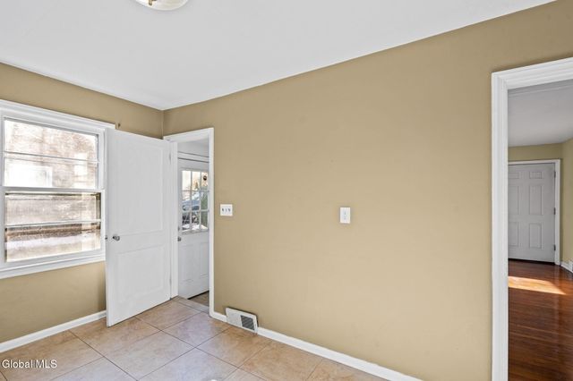 27 Dresden Court, Guilderland, NY 12203