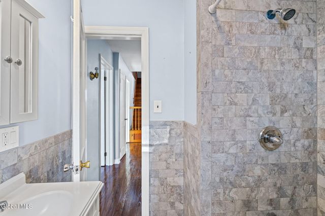 27 Dresden Court, Guilderland, NY 12203