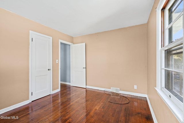 27 Dresden Court, Guilderland, NY 12203