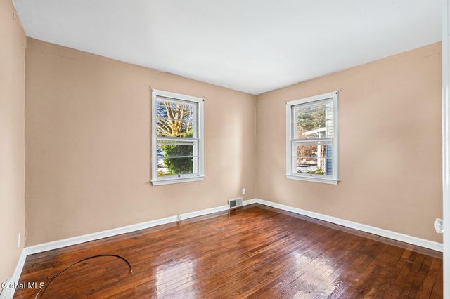 27 Dresden Court, Guilderland, NY 12203