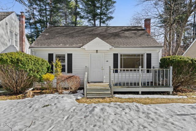 27 Dresden Court, Guilderland, NY 12203