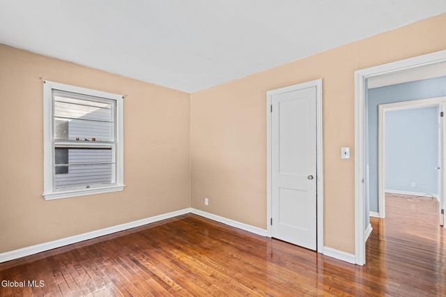 27 Dresden Court, Guilderland, NY 12203