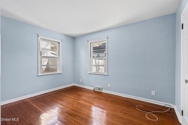 27 Dresden Court, Guilderland, NY 12203