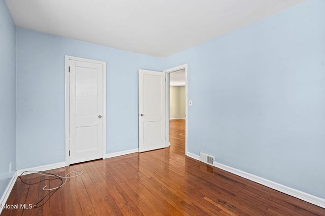 27 Dresden Court, Guilderland, NY 12203