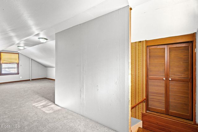 27 Dresden Court, Guilderland, NY 12203