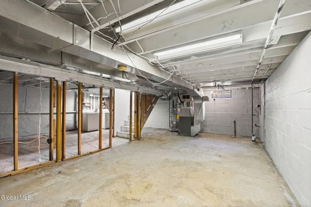 27 Dresden Court, Guilderland, NY 12203