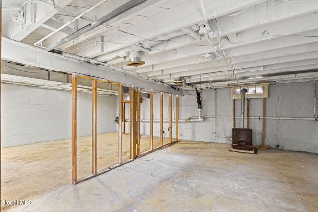 27 Dresden Court, Guilderland, NY 12203