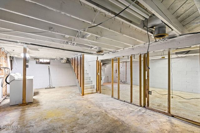 27 Dresden Court, Guilderland, NY 12203