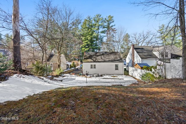 27 Dresden Court, Guilderland, NY 12203