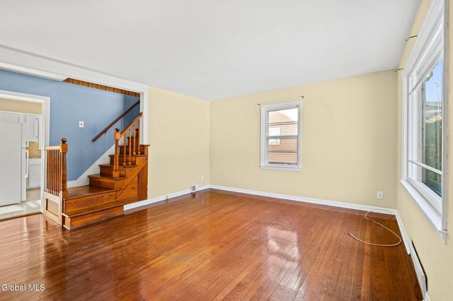 27 Dresden Court, Guilderland, NY 12203